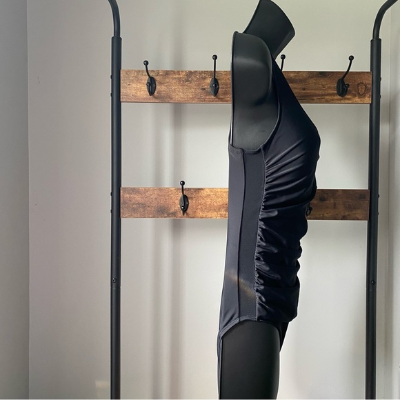 DKNY Women's Standard One Piece Scoop Neck 4 way stretch swimsuit black size 8 - Picture 3 of 6